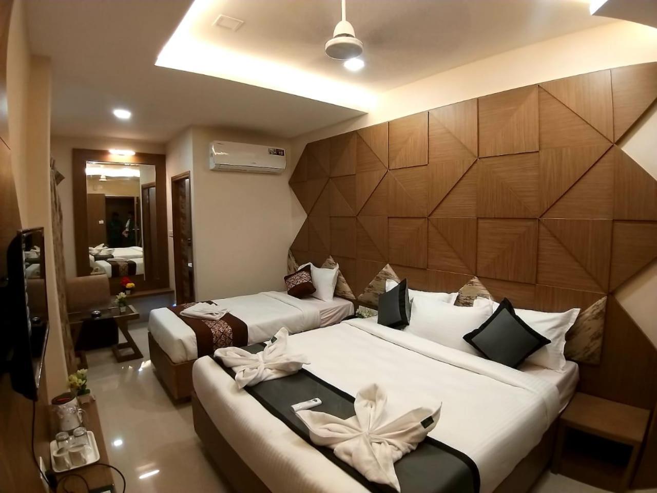 Grand Elegant Hotel Chennai Exterior photo